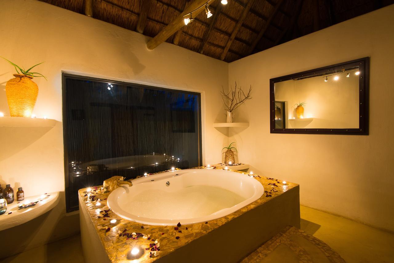 Tau Game Lodge Madikwe viltreservat Exteriör bild